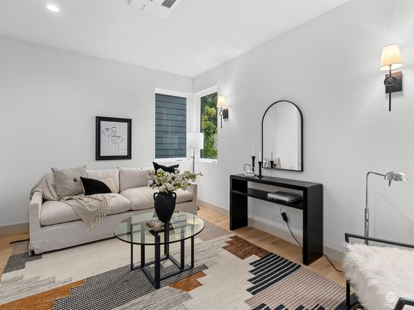 1255 NE 100th Street, Seattle WA 98125