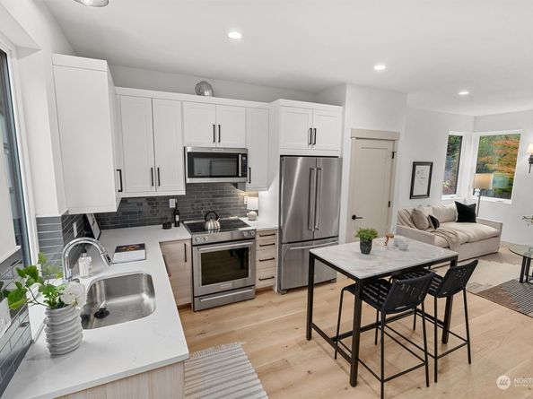 1255 NE 100th Street, Seattle WA 98125