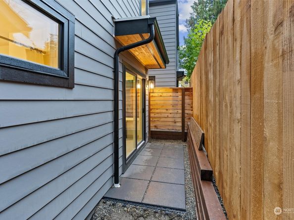 1255 NE 100th Street, Seattle WA 98125