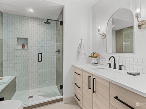 1255 NE 100th Street, Seattle WA 98125