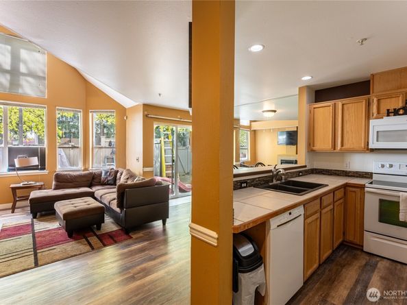 6711 S 239th PL A104, Kent WA 98032
