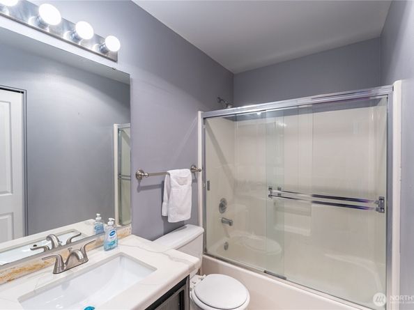 6711 S 239th PL A104, Kent WA 98032