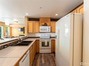 6711 S 239th PL A104, Kent WA 98032
