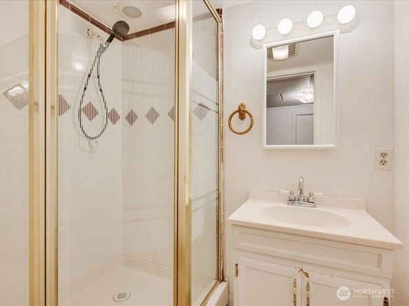 8434 34th Avenue S, Seattle WA 98118