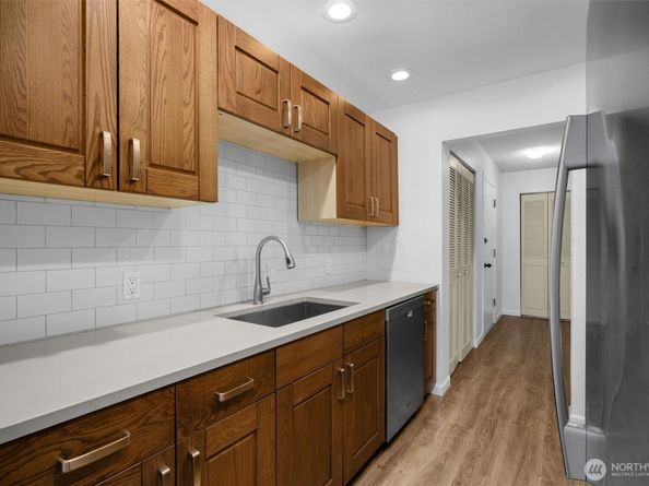 2550 Thorndyke Avenue W 103, Seattle WA 98199