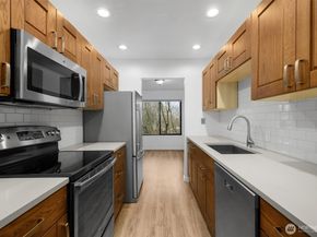 2550 Thorndyke Avenue W 103, Seattle WA 98199