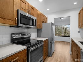 2550 Thorndyke Avenue W 103, Seattle WA 98199