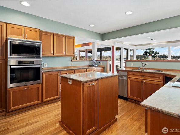 8625 NE Juanita Drive, Kirkland WA 98034