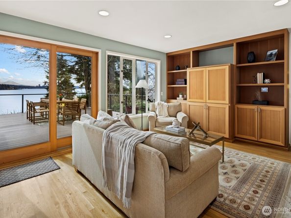 8625 NE Juanita Drive, Kirkland WA 98034