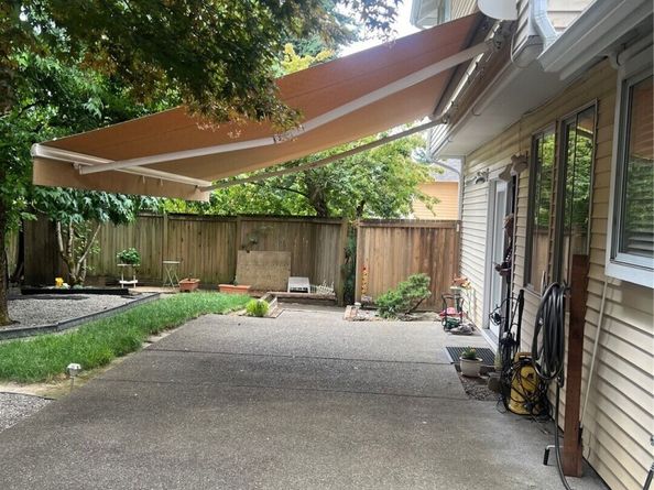 242 Oakesdale Avenue SW, Renton WA 98057