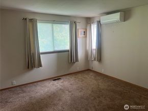 242 Oakesdale Avenue SW, Renton WA 98057