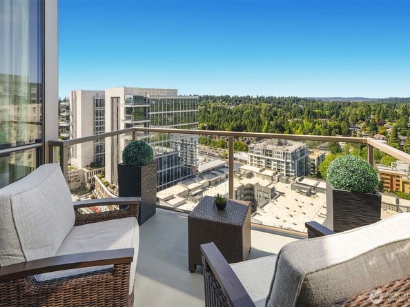 10650 NE 9th Place 2524, Bellevue WA 98004