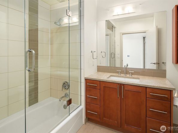 10650 NE 9th Place 2524, Bellevue WA 98004