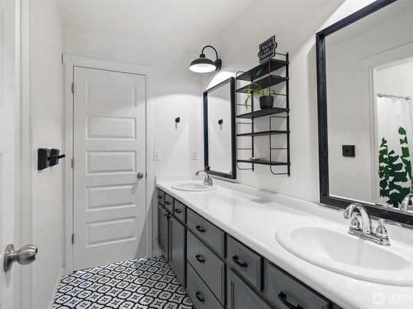 21756 Windmill Loop NW, Poulsbo WA 98370