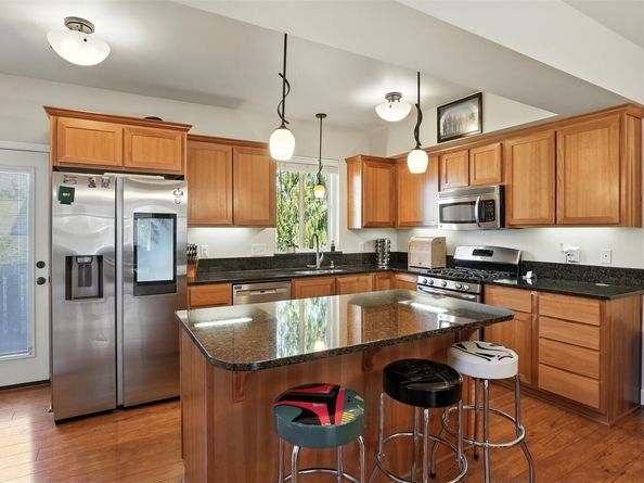 4650 NE 3rd Lane F1, Renton WA 98059