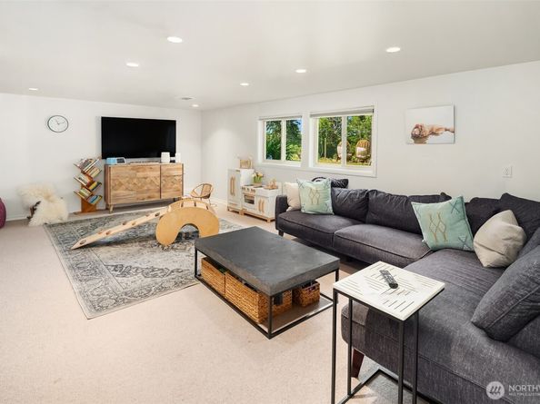 16305 Crescent Drive SW, Vashon WA 98070