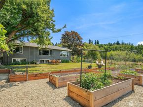 16305 Crescent Drive SW, Vashon WA 98070
