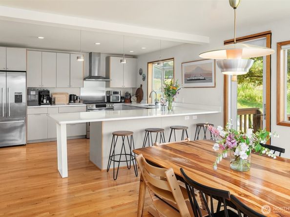 16305 Crescent Drive SW, Vashon WA 98070