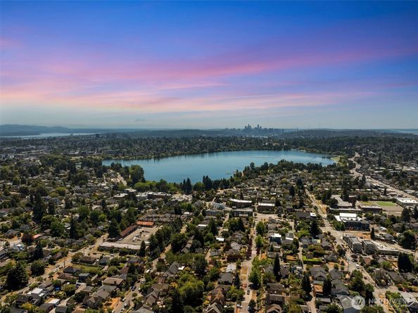 1125 N 93rd Street 6, Seattle WA 98103