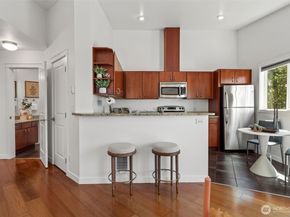 1125 N 93rd Street 6, Seattle WA 98103