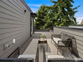 7013 9th Avenue NE, Seattle WA 98115