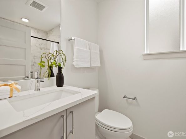 7013 9th Avenue NE, Seattle WA 98115