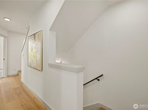 7013 9th Avenue NE, Seattle WA 98115