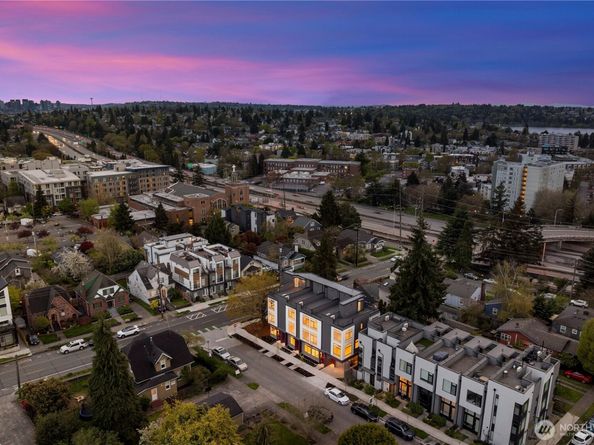 7013 9th Avenue NE, Seattle WA 98115