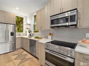 7013 9th Avenue NE, Seattle WA 98115