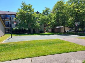 25025 SE Klahanie Boulevard D202, Sammamish WA 98029