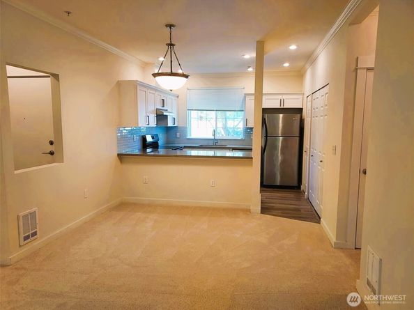 25025 SE Klahanie Boulevard D202, Sammamish WA 98029