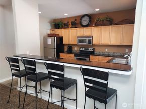25025 SE Klahanie Boulevard D202, Sammamish WA 98029