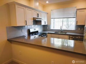 25025 SE Klahanie Boulevard D202, Sammamish WA 98029
