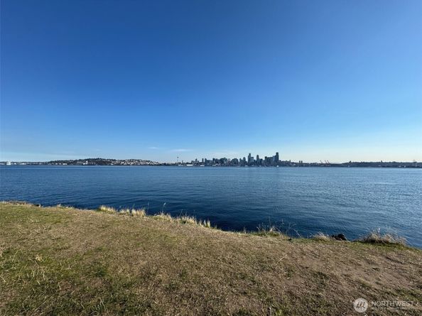 3015 SW Harbor Lane, Seattle WA 98126