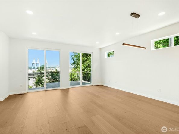 3015 SW Harbor Lane, Seattle WA 98126
