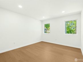 3015 SW Harbor Lane, Seattle WA 98126