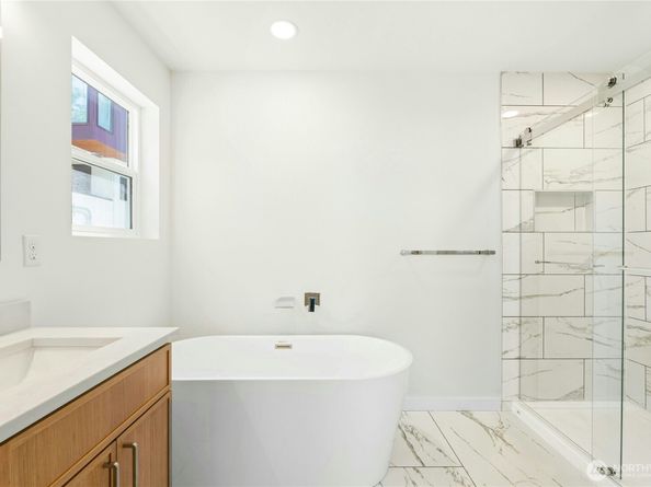 3015 SW Harbor Lane, Seattle WA 98126