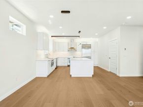 3015 SW Harbor Lane, Seattle WA 98126