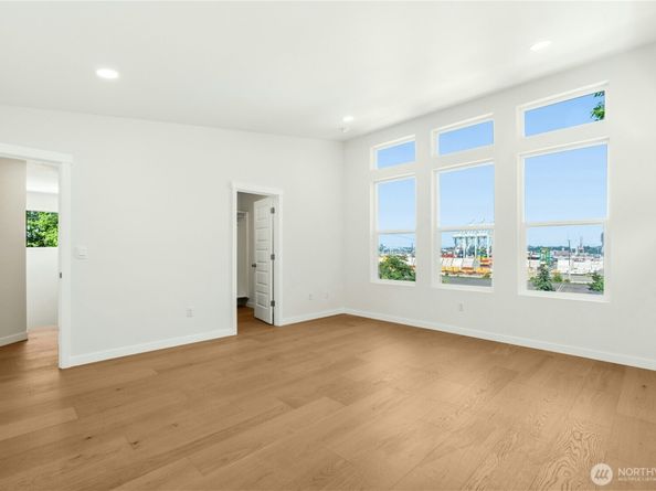 3015 SW Harbor Lane, Seattle WA 98126