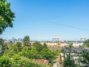 3015 SW Harbor Lane, Seattle WA 98126