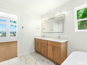 3015 SW Harbor Lane, Seattle WA 98126