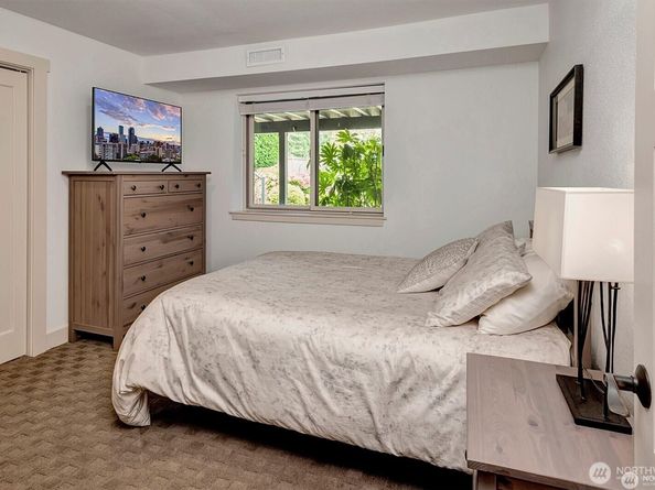 5829 112th Place NE, Kirkland WA 98033