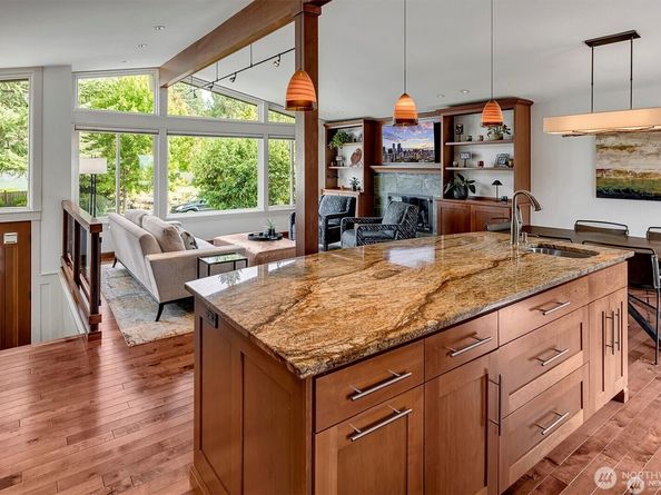 5829 112th Place NE, Kirkland WA 98033