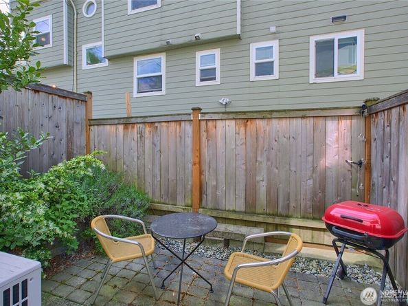 2067 Gilman Drive W, Seattle WA 98119