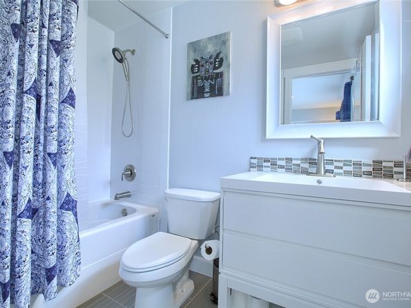 2067 Gilman Drive W, Seattle WA 98119