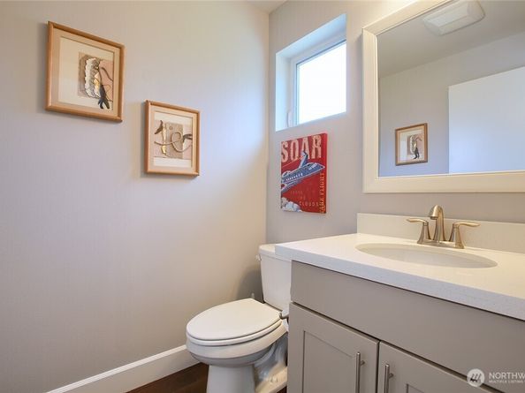 2067 Gilman Drive W, Seattle WA 98119