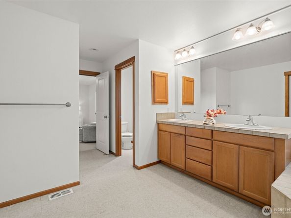 2819 SW 208 Place, Lynnwood WA 98036