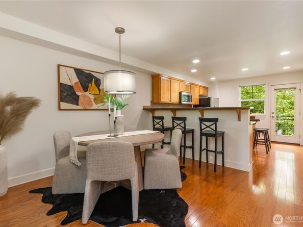2674 SW Sylvan Heights Dr, Seattle WA 98106