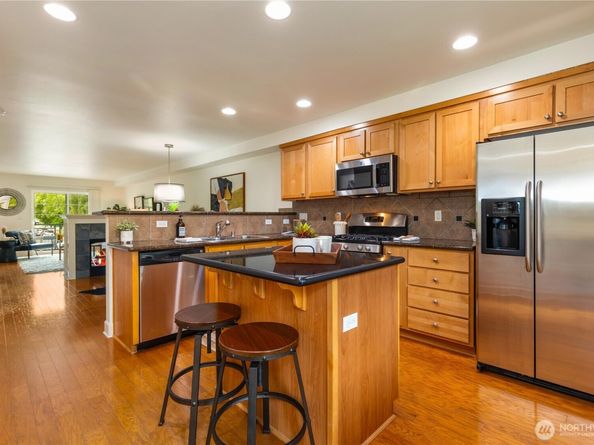 2674 SW Sylvan Heights Dr, Seattle WA 98106