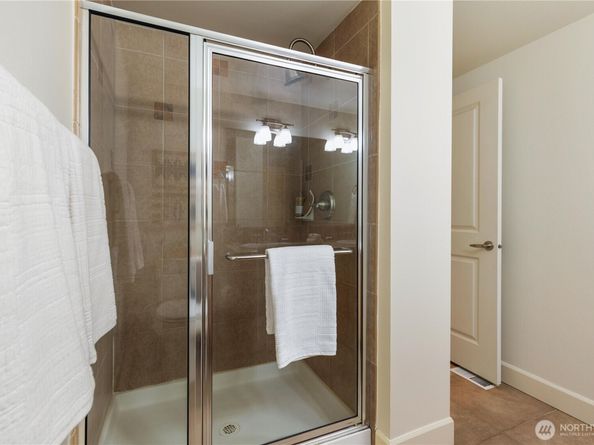 2674 SW Sylvan Heights Dr, Seattle WA 98106
